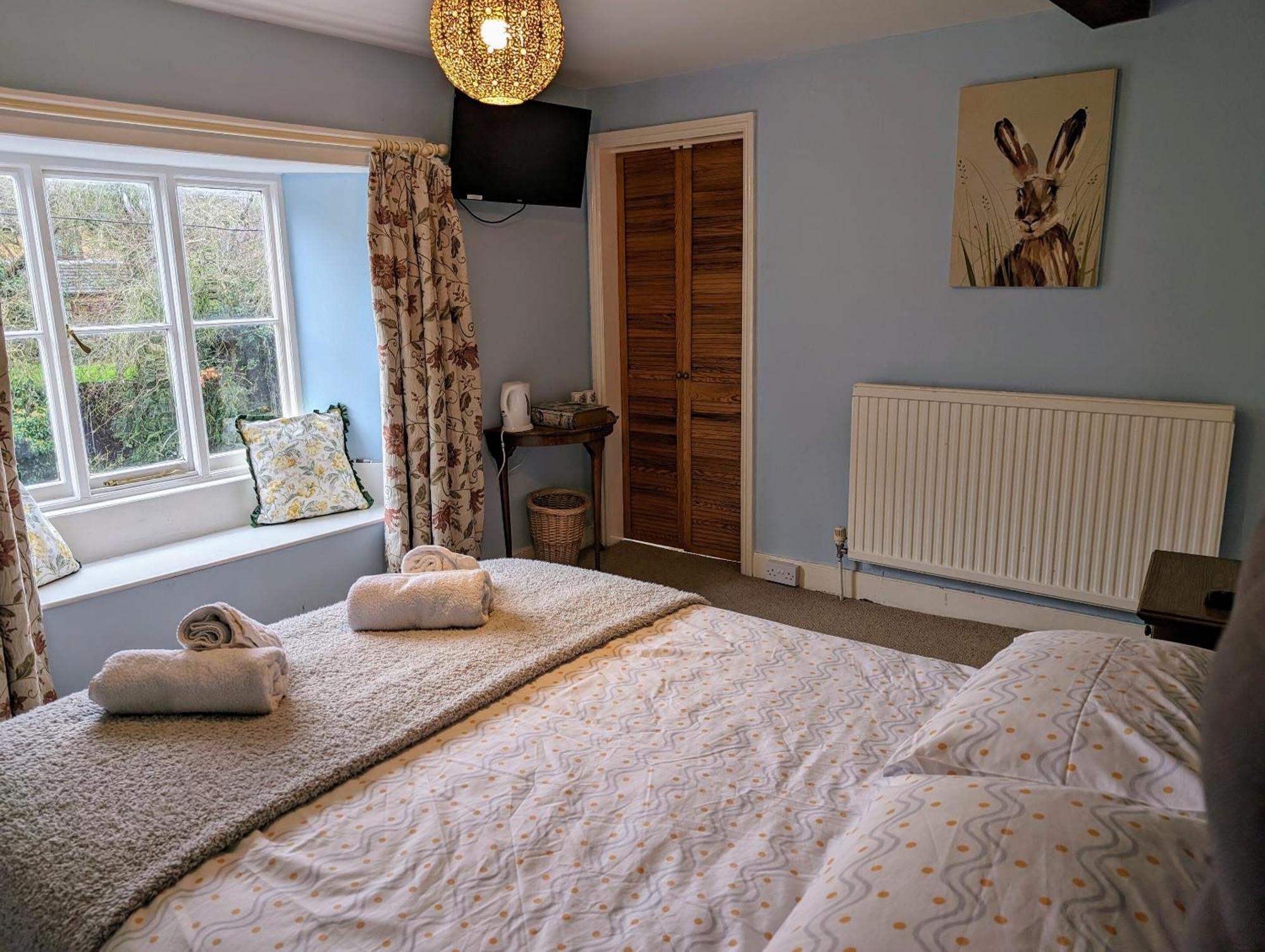 Bartholomew Arms Bed & Breakfast Maidford Екстериор снимка