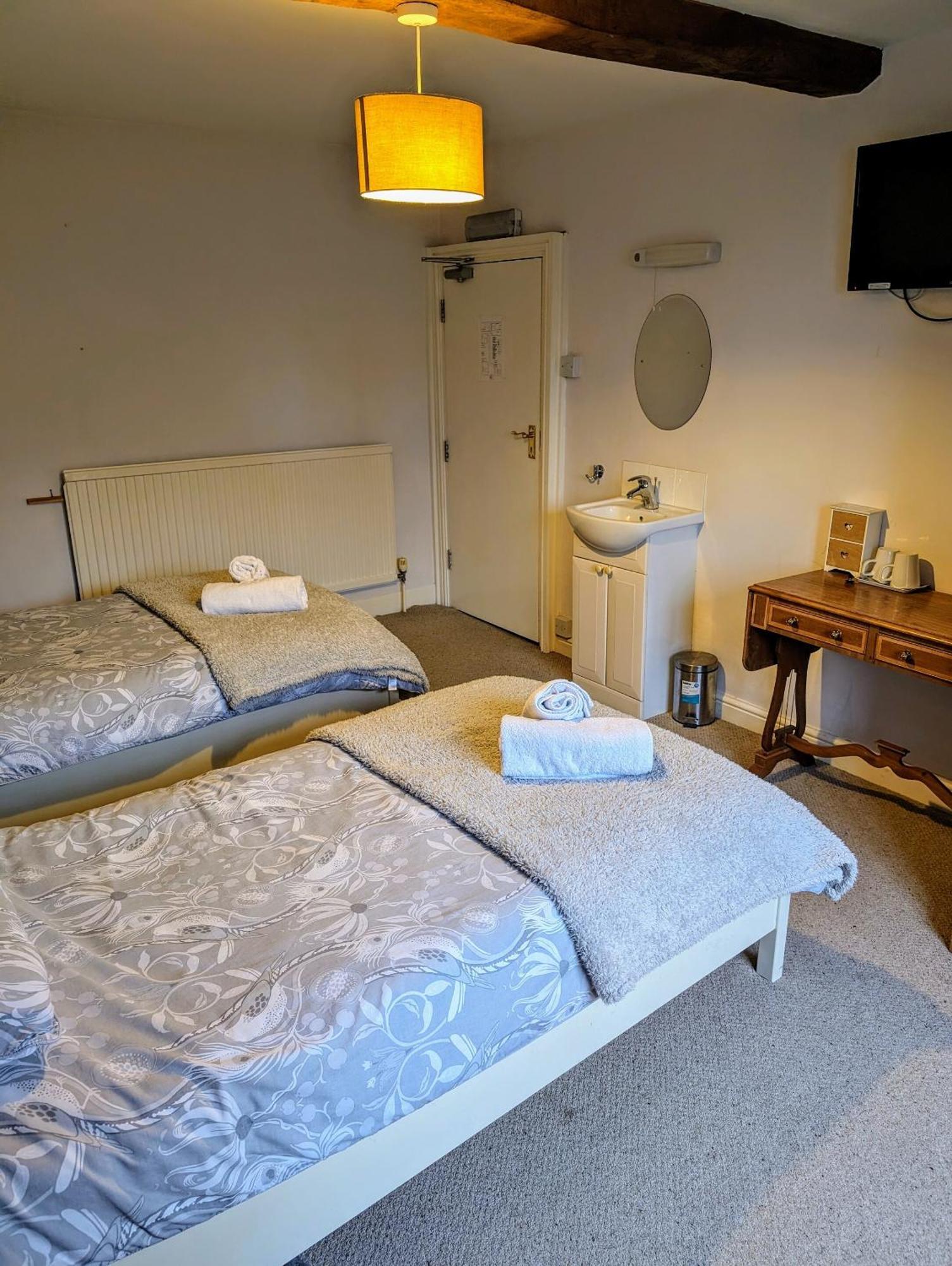 Bartholomew Arms Bed & Breakfast Maidford Екстериор снимка