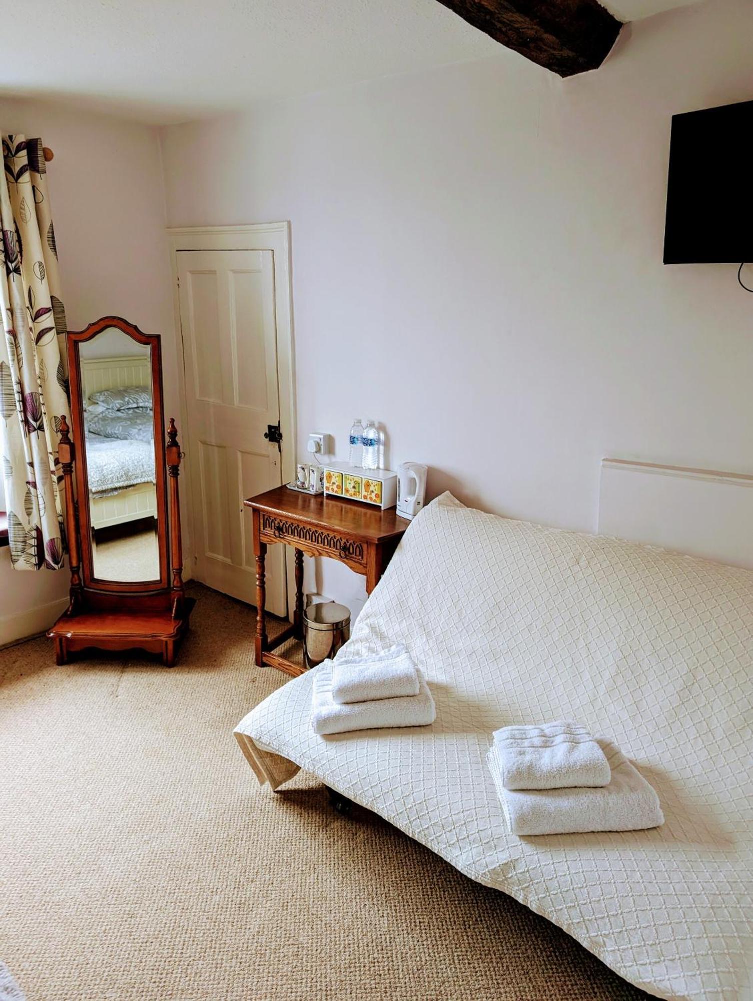 Bartholomew Arms Bed & Breakfast Maidford Екстериор снимка