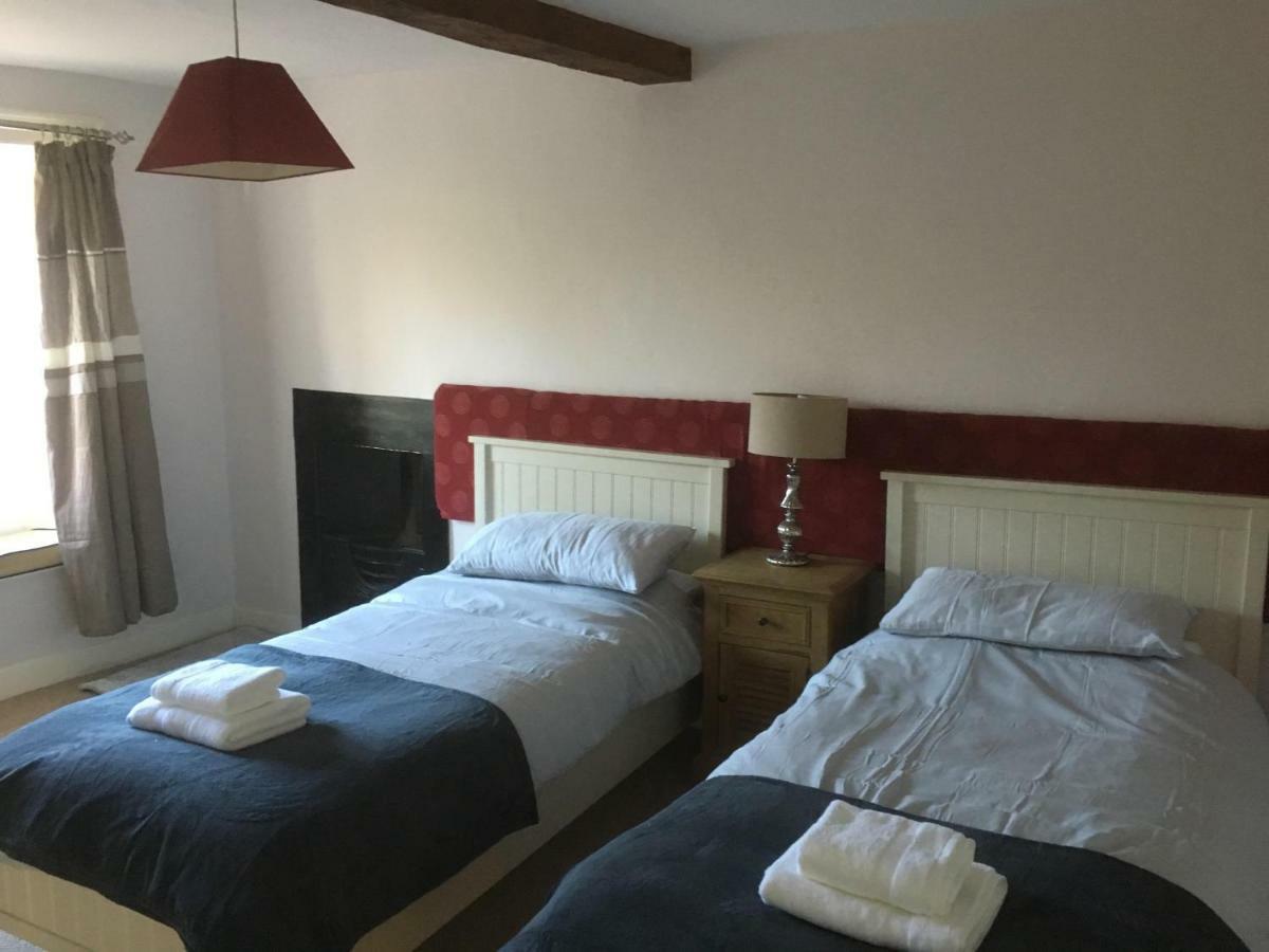 Bartholomew Arms Bed & Breakfast Maidford Екстериор снимка